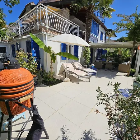 Barbara Mit Wuenderschoene Terrasse By Interhome Appartamento Njivice
