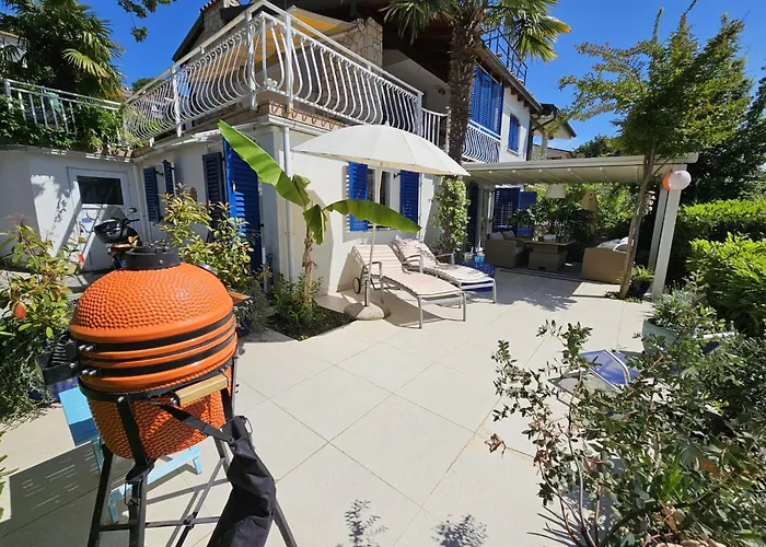 Barbara Mit Wuenderschoene Terrasse By Interhome Appartamento Njivice